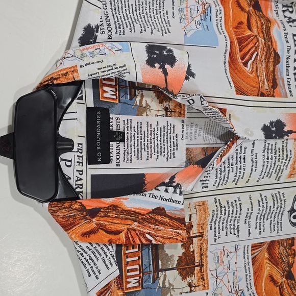 {No Boundaries} Men's Print Button Up Shirt with Short Sleeves - Picture 10 of 16